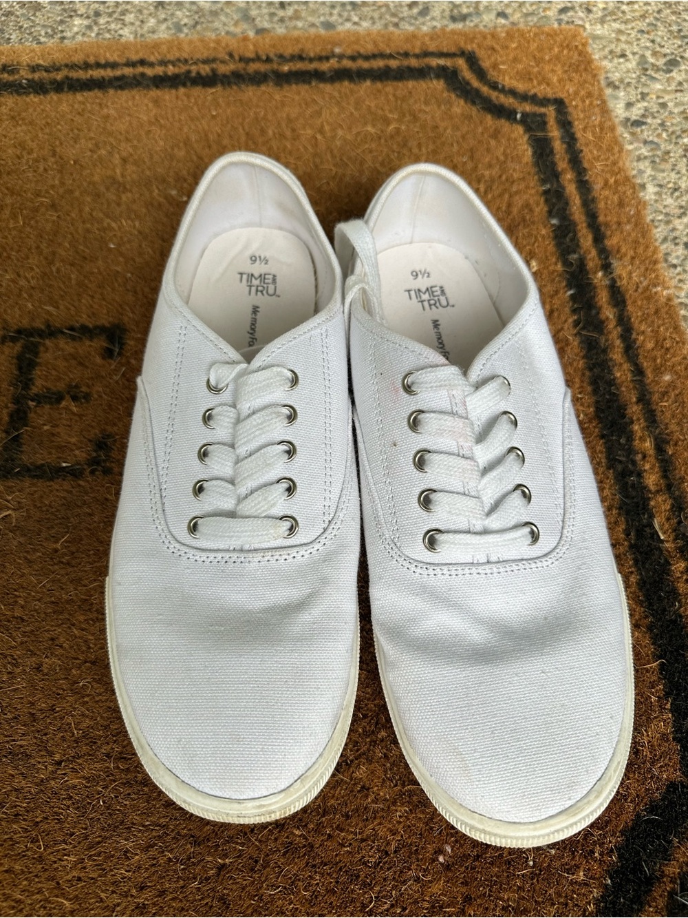 Time and Tru White Canvas Women's Low-Top Sneakers